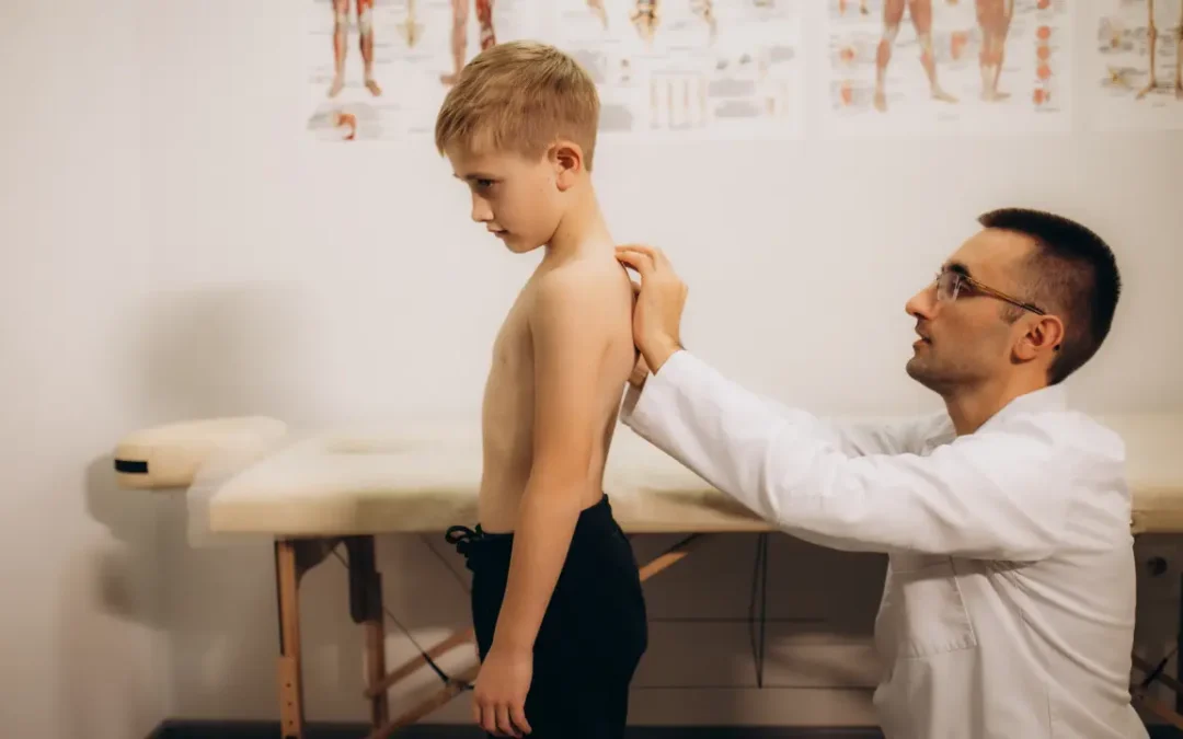 Scoliosi nei bambini: come l’osteopatia può fare la differenza