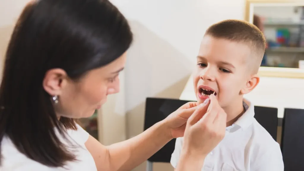 Il Ruolo dell’Osteopata nel Trattamento del Frenulo Linguale Corto